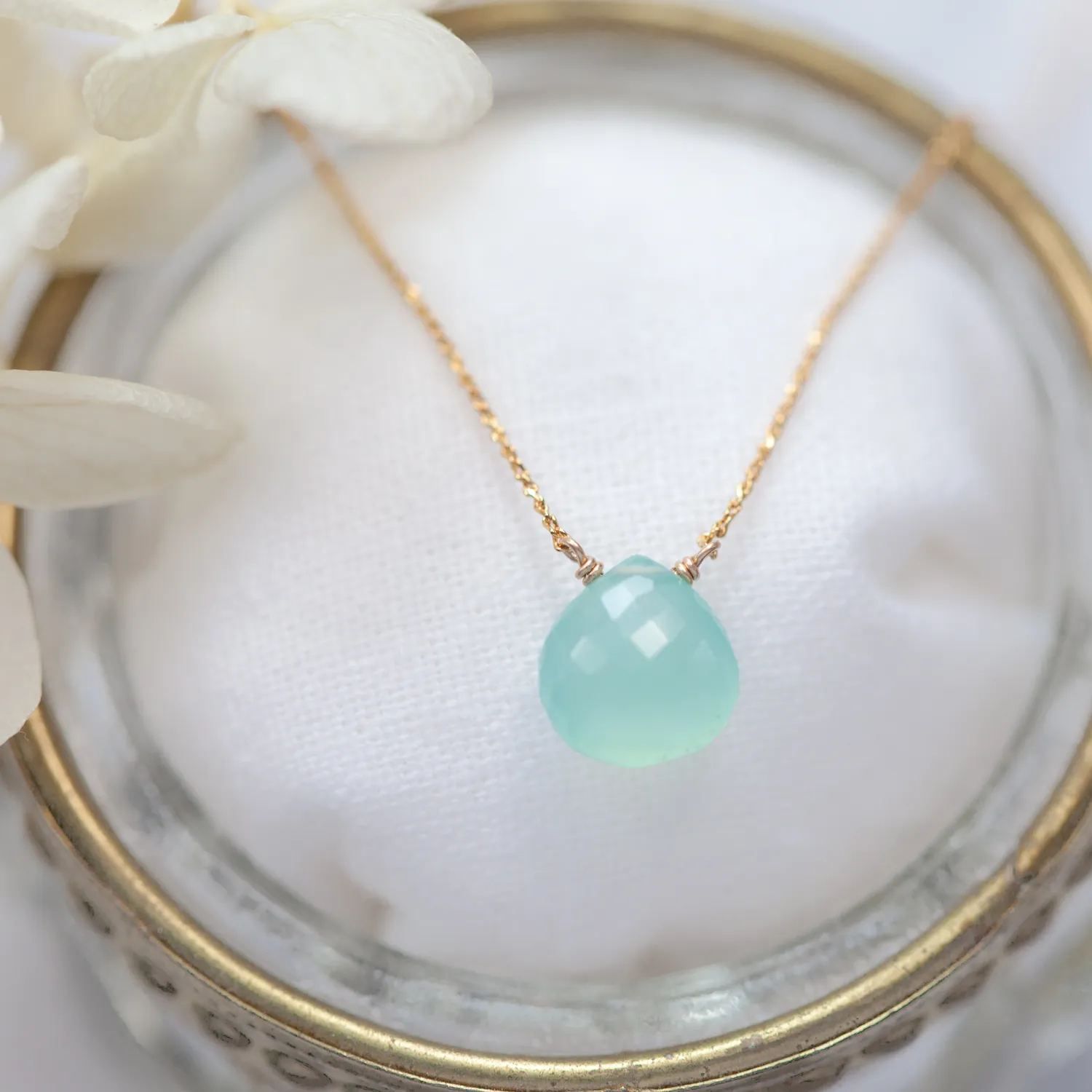 シーブルーカルセドニーの1粒ネックレス