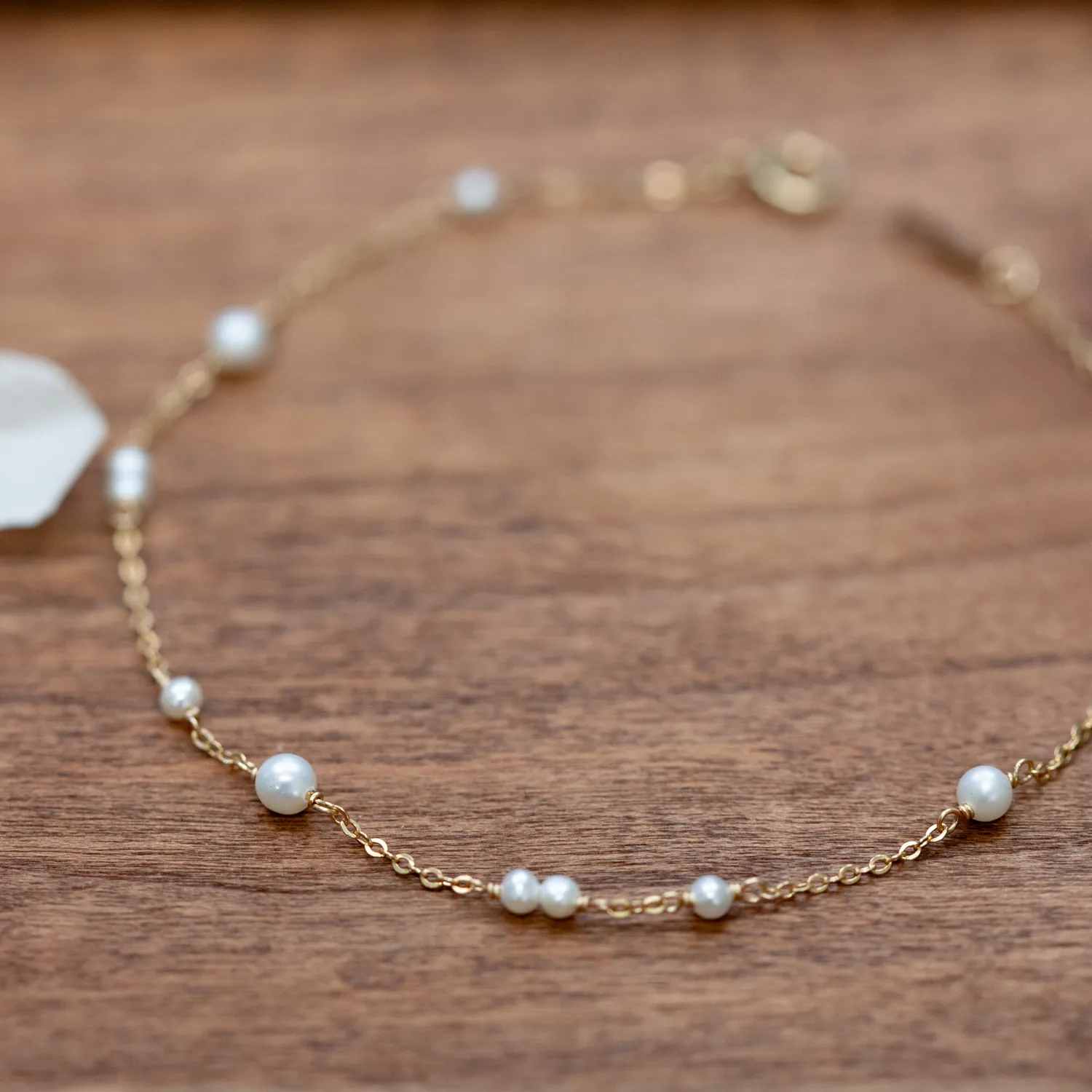 アシンメトリーの淡水パールブレスレット