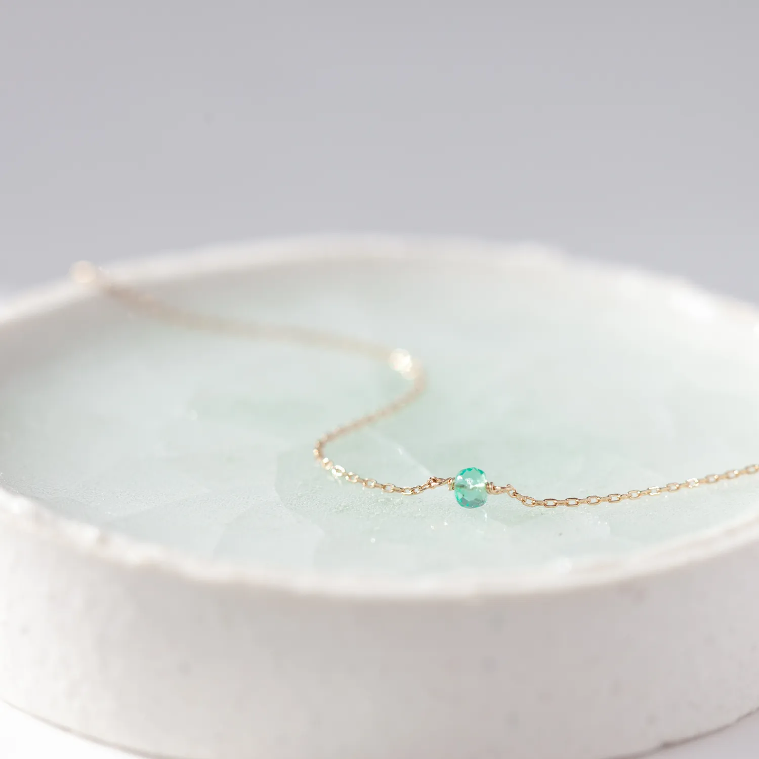 エメラルドの1粒ネックレス